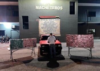 Ejército detiene hombre ocultaba 93,000 cigarrillos de contrabando en una camioneta en Valverde