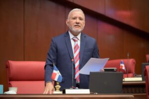 El senador Antonio Taveras Guzmán rompe con el PRM y se declara independiente
