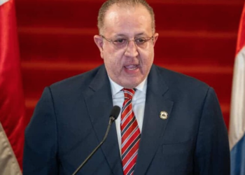 Ministro de Hacienda advierte subsidios indefinidos a combustibles es insostenible