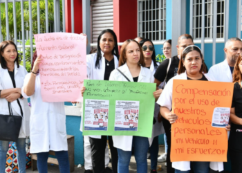 Empleados de farmacias públicas realizan paro parcial de labores en reclamo de mejoras salariales y abastecimiento