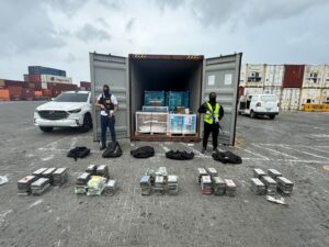 Incautan 120 paquetes de cocaína camuflajeadas en equipos médicos