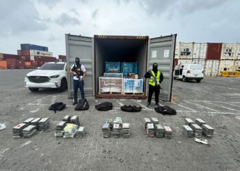 Incautan 120 paquetes de cocaína camuflajeadas en equipos médicos