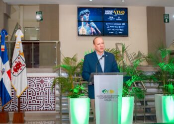 Inauguran exposición “Miguel Ángel Vivo” en Santiago