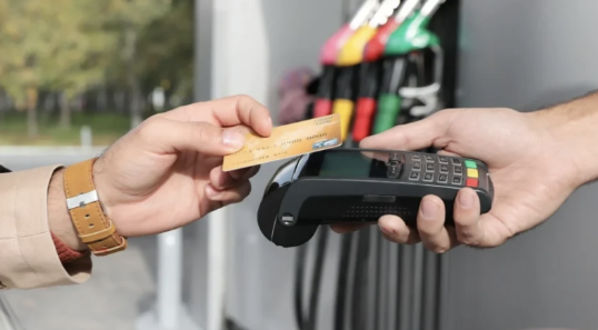 Detallistas de combustibles continuarán aceptando pagos con tarjeta hasta reunirse con el Gobierno Detallistas de combustibles continuarán aceptando pagos con tarjeta hasta reunirse con el Gobierno