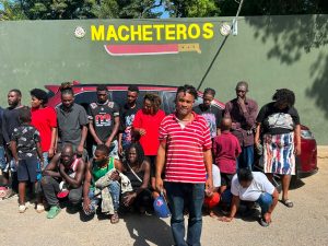 Interceptan vehículo con 19 migrantes indocumentados en Santiago Rodríguez