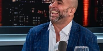 Irving Alberti lleva su esencia al mundo podcast con “La Fábrica Podcast”