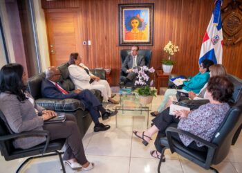Rector de la UASD recibe a cónsul dominicana en Marsella para fortalecer formación de la diáspora