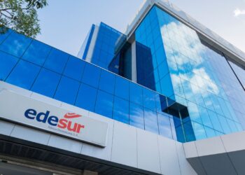 Edesur desmantela conexiones ilegales en Torre del DN donde fueron detenidas cinco personas para fines de investigación