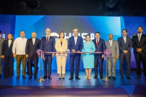 Gobierno y Amazon lanzan programa de 50,000 becas para formar en IA