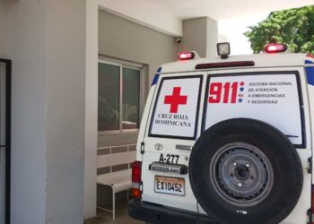 20 estudiantes son ingresados en centros de salud tras consumir leche en escuela de Santiago